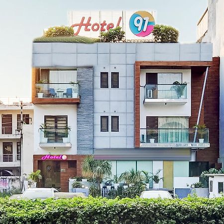 Hotel 91 Golf Course Road Гургаон Екстериор снимка