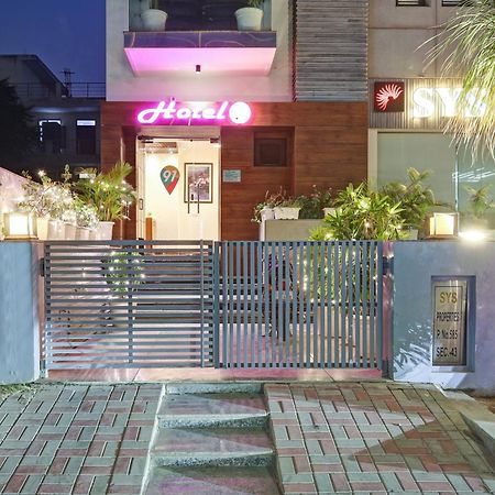 Hotel 91 Golf Course Road Гургаон Екстериор снимка