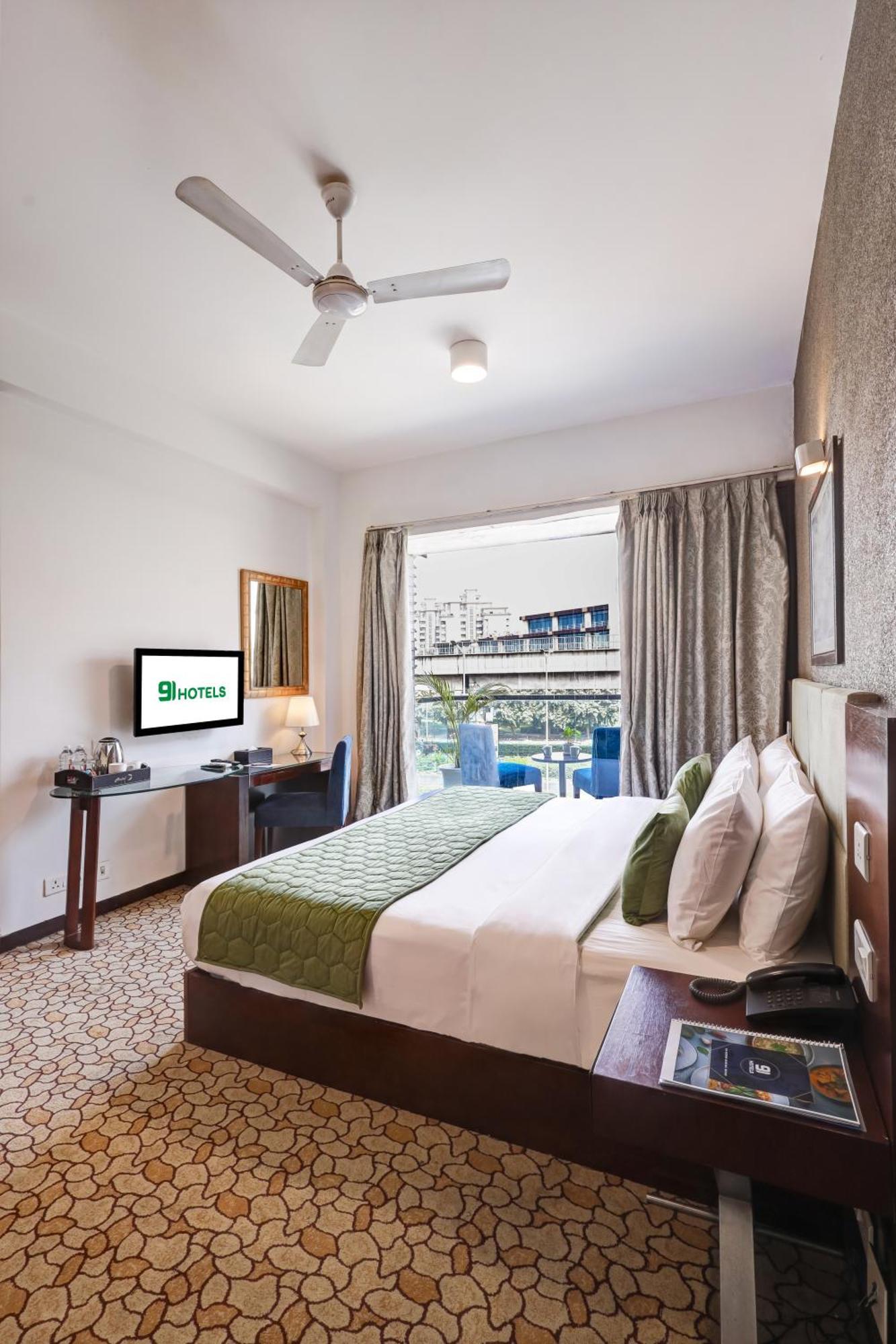 Hotel 91 Golf Course Road Гургаон Екстериор снимка