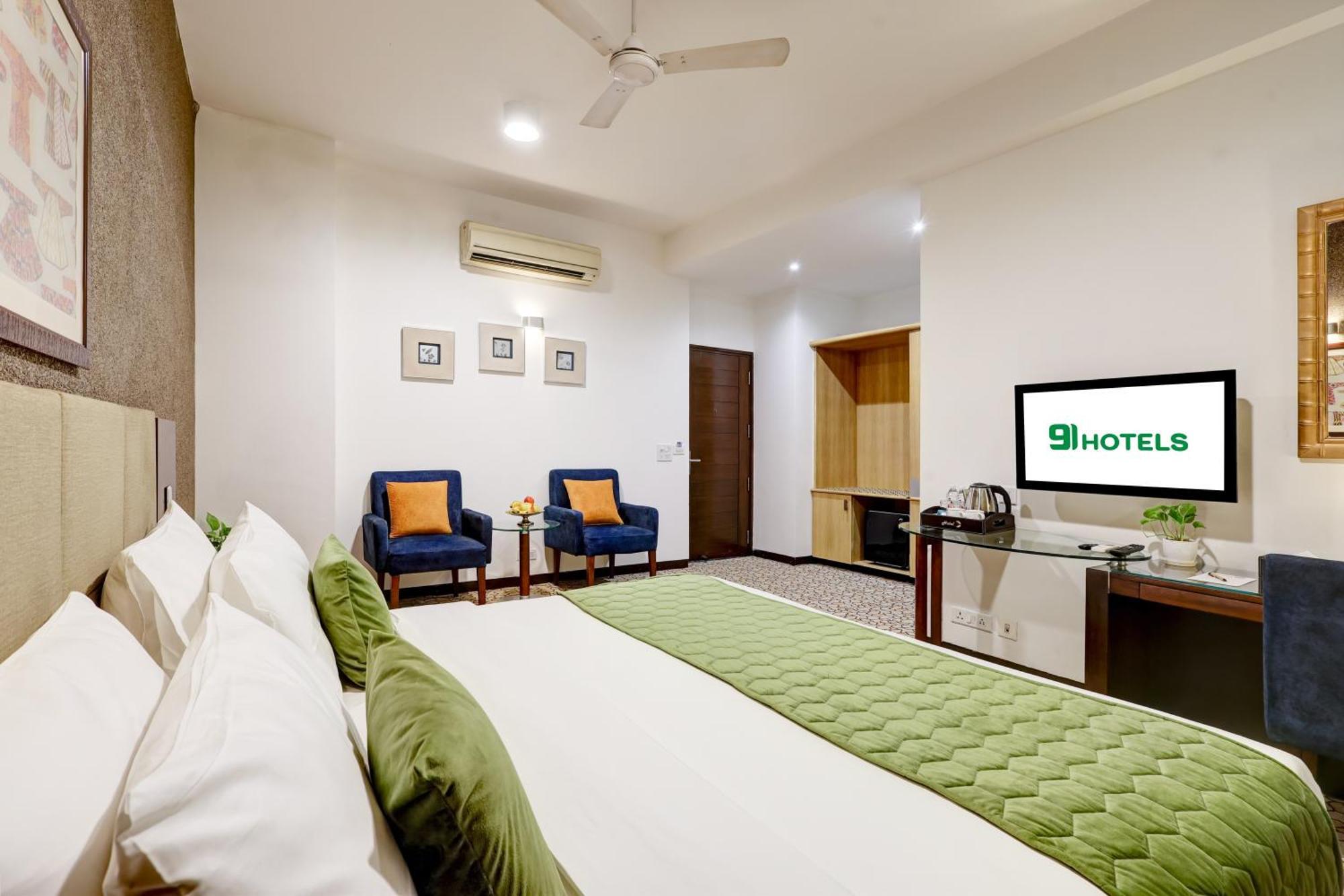 Hotel 91 Golf Course Road Гургаон Екстериор снимка