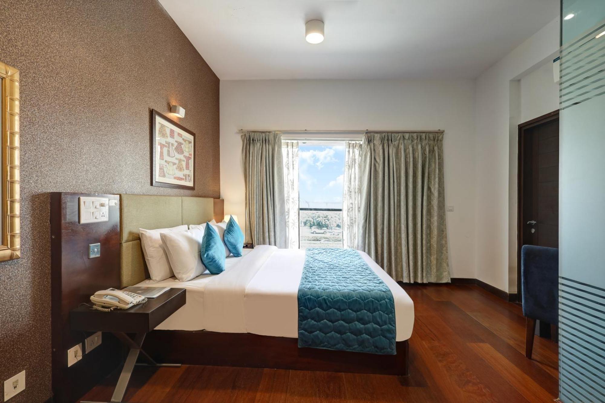 Hotel 91 Golf Course Road Гургаон Екстериор снимка