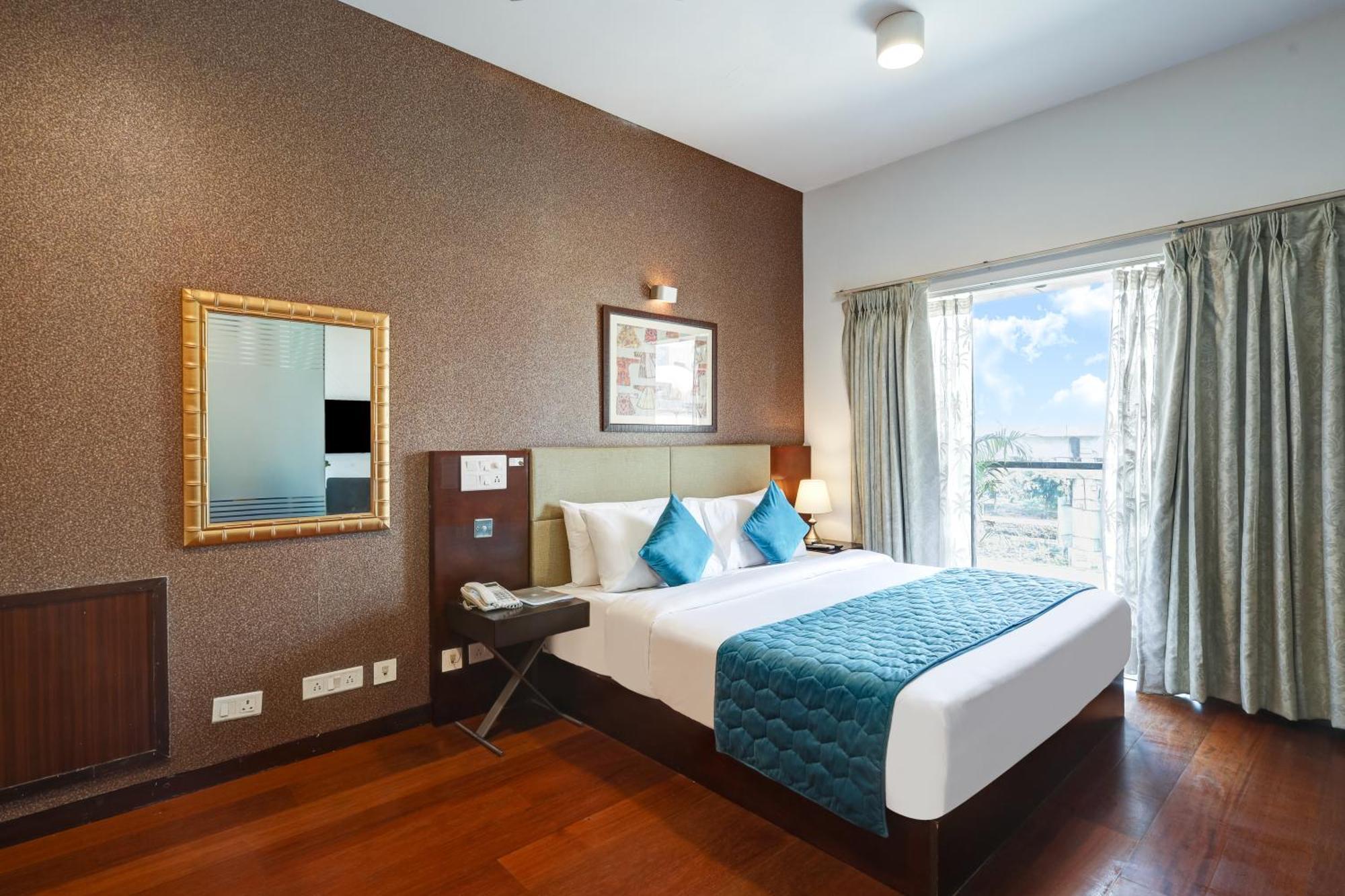 Hotel 91 Golf Course Road Гургаон Екстериор снимка