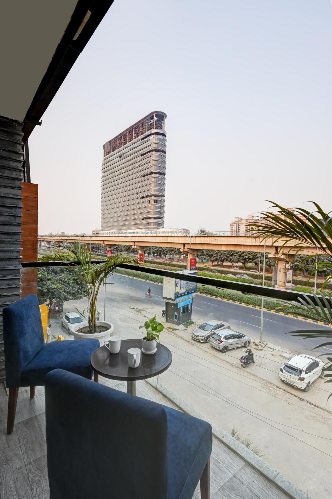 Hotel 91 Golf Course Road Гургаон Екстериор снимка