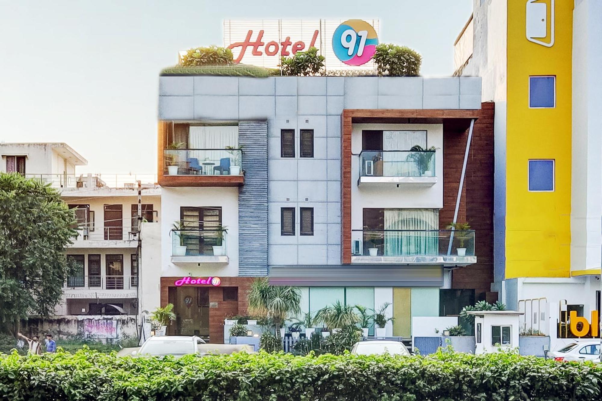 Hotel 91 Golf Course Road Гургаон Екстериор снимка