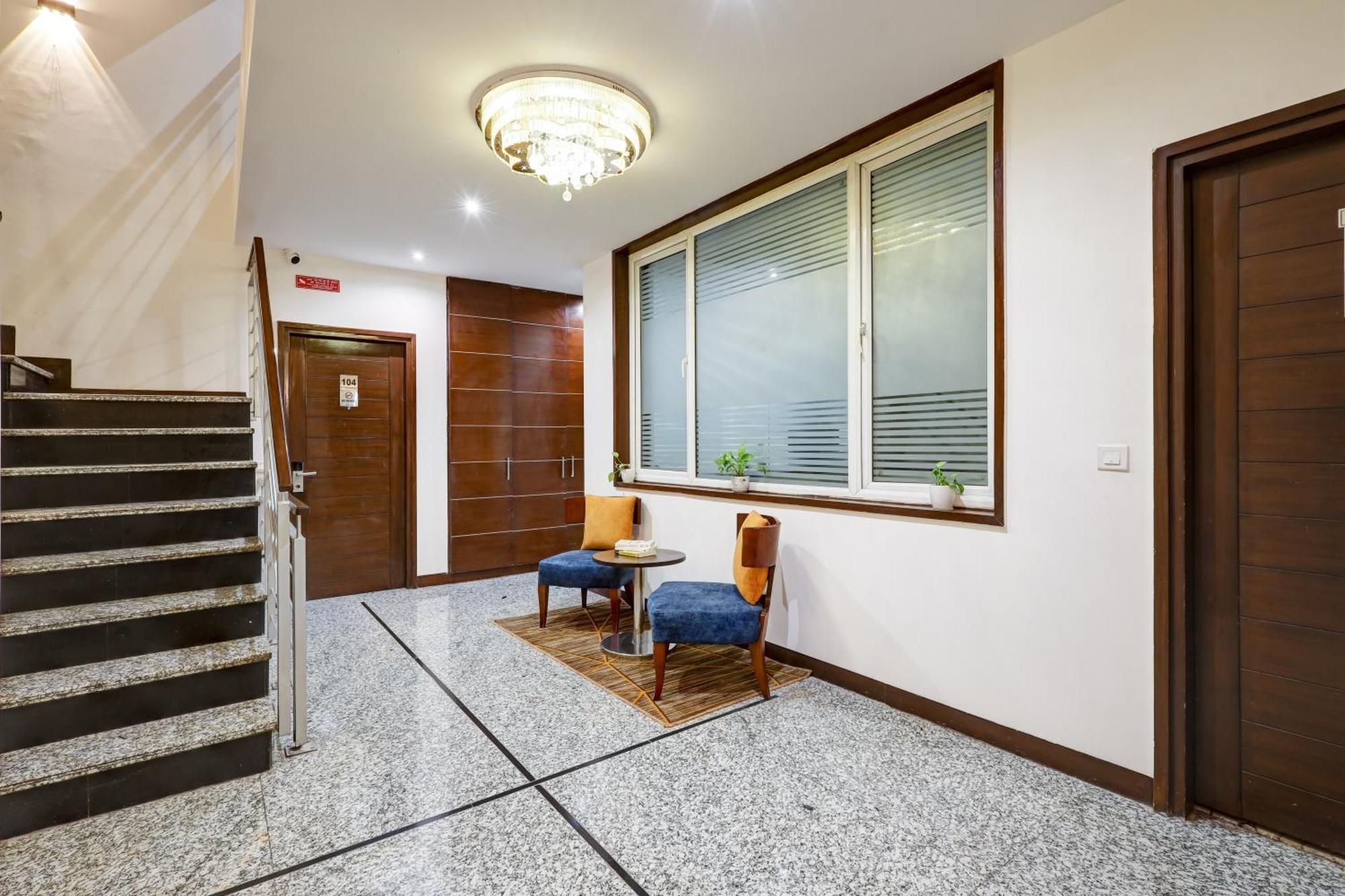 Hotel 91 Golf Course Road Гургаон Екстериор снимка