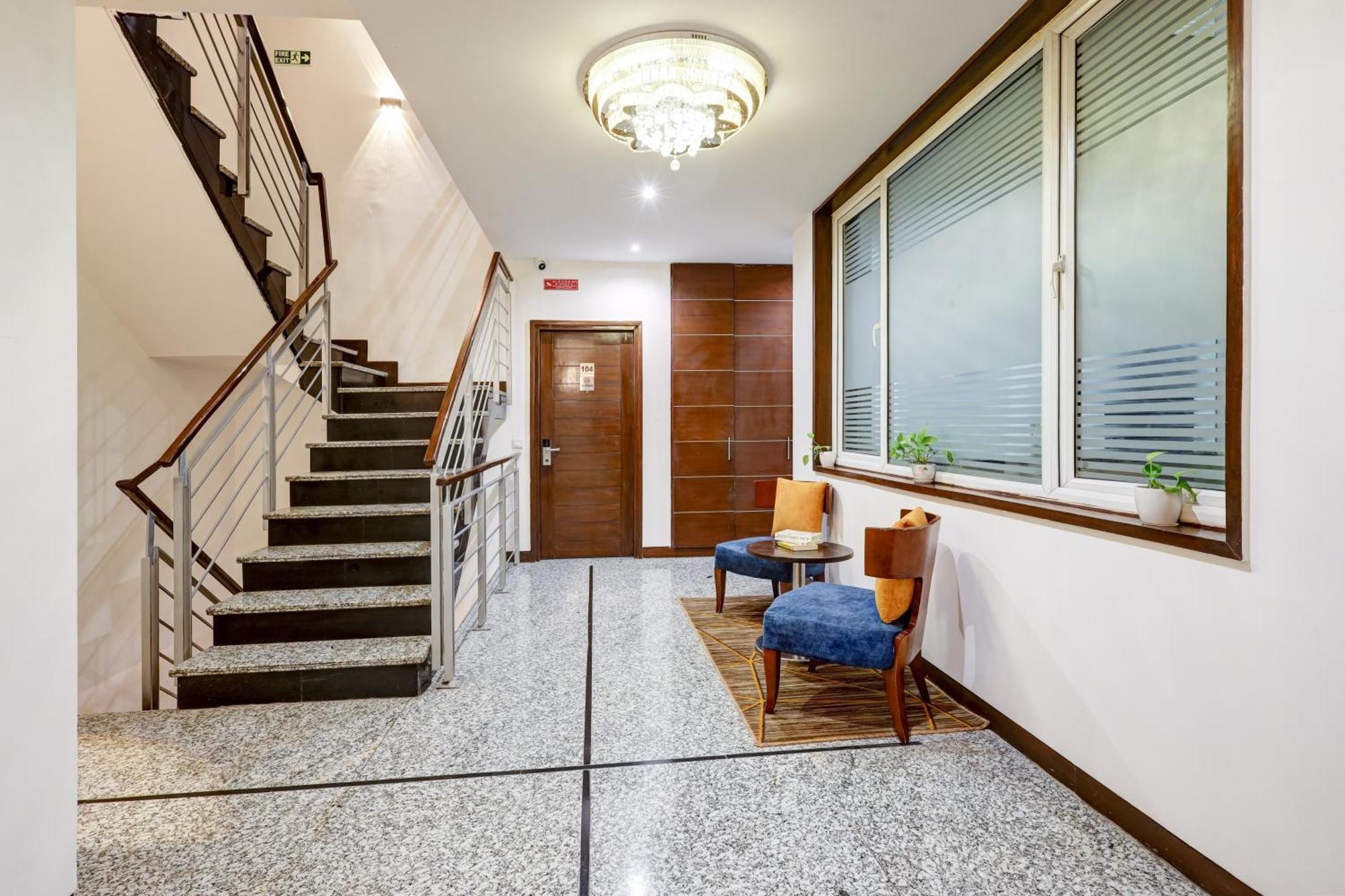 Hotel 91 Golf Course Road Гургаон Екстериор снимка