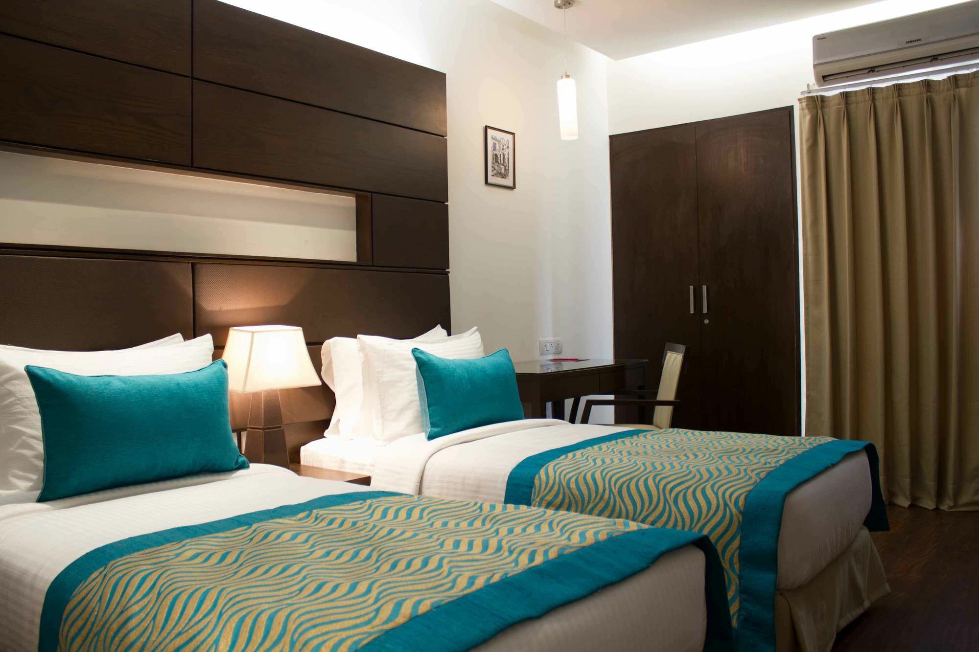 Hotel 91 Golf Course Road Гургаон Екстериор снимка